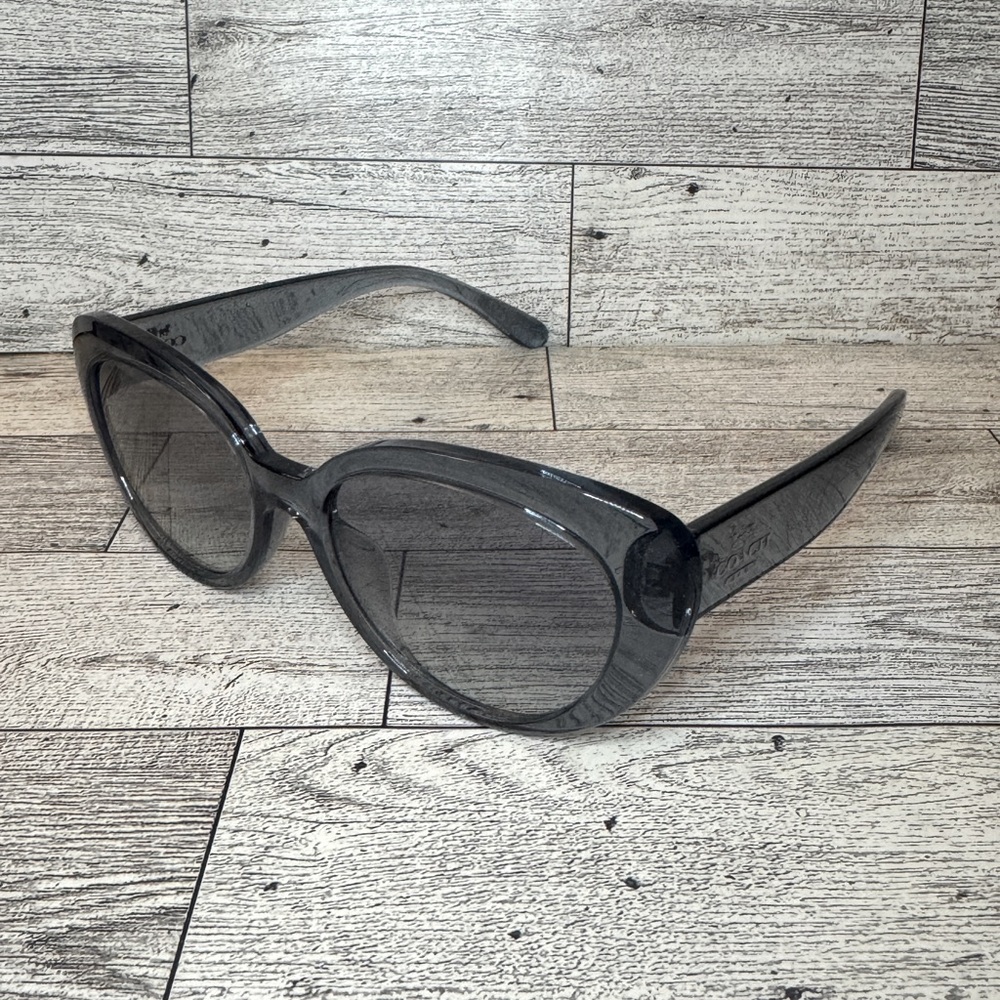 COACH Sunglasses EUC - Picture 2 of 8